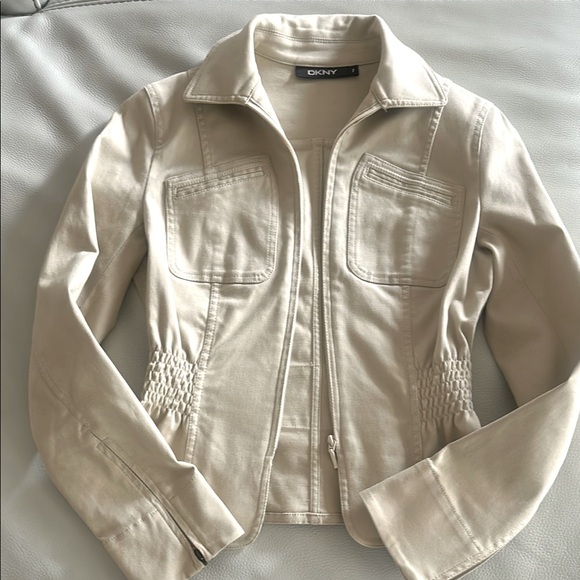 DKNY Women's Cream Jacket, almost new, well fitted. Size 2 - Picture 1 of 7